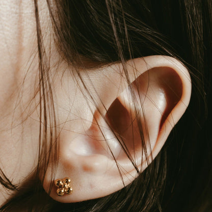【受注商品】flower pierce/01(silver/gold)