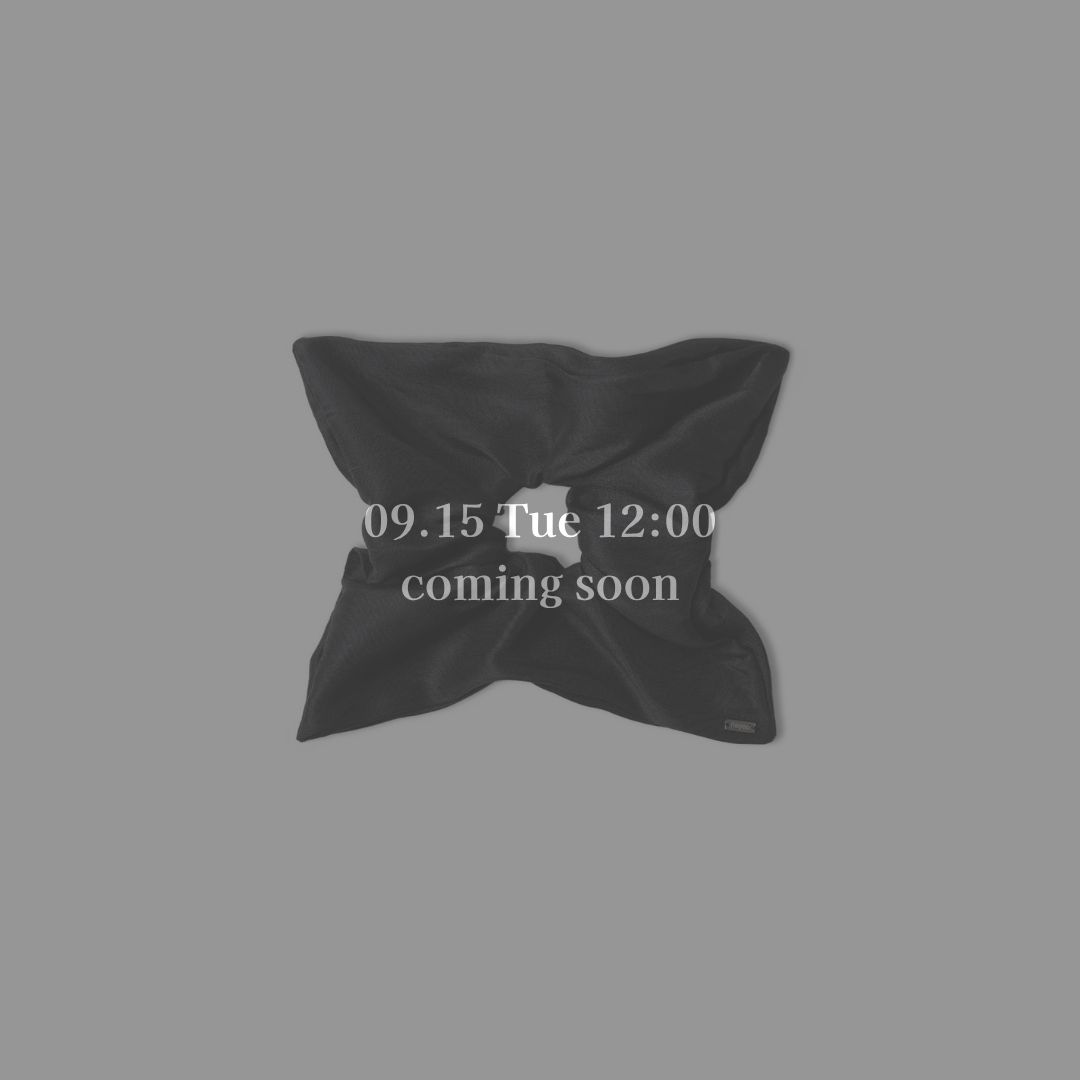Silk Square Medium Scrunchie〈Black〉