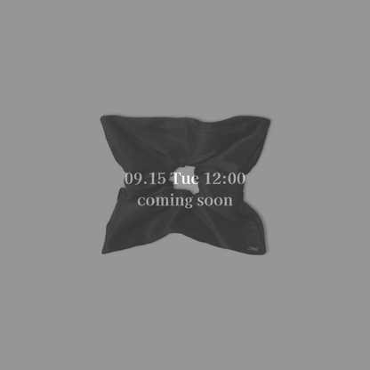 Silk Square Medium Scrunchie〈Black〉